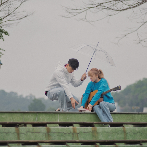 Sơn Tùng M-TP có động thái khó hiểu trong lúc Thiều Bảo Trâm xúc động ra MV mới - Hình 6
