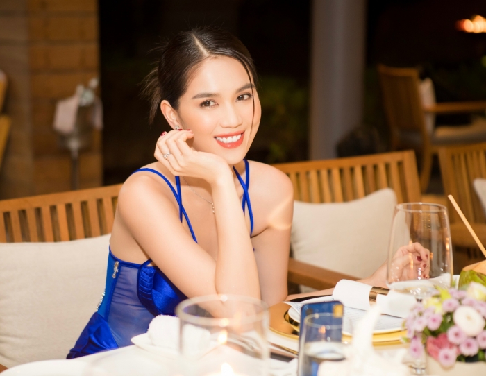 Ngọc Trinh để lộ lưng trần đen sạm chưa từng thấy gây ngỡ ngàng - Hình 4
