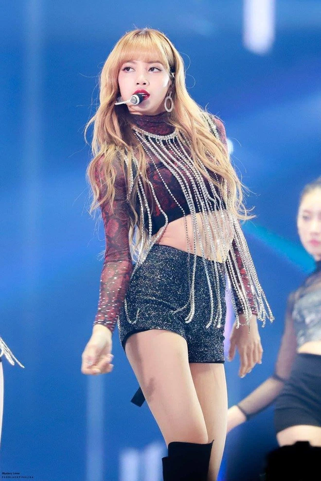 Lisa hé lộ khoảng thời gian chỉ biết khóc, cảm thấy như gánh nặng của BLACKPINK - Hình 4