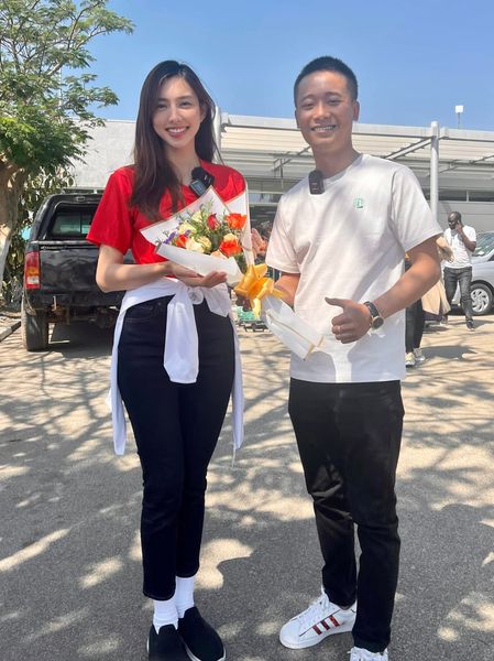 Hoa hậu Thùy Tiên bị hải quan Angola giữ lại không lý do, Quang Linh Vlog lo lắng căn dặn 1 điều - Hình 4