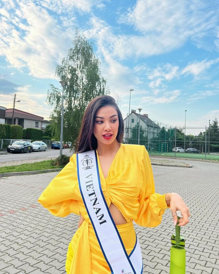 Kim Duyên tiếp tục bị tố diện váy nhái của siêu mẫu Gigi Hadid sau ồn ào sai kiến thức cơ bản - Hình 7
