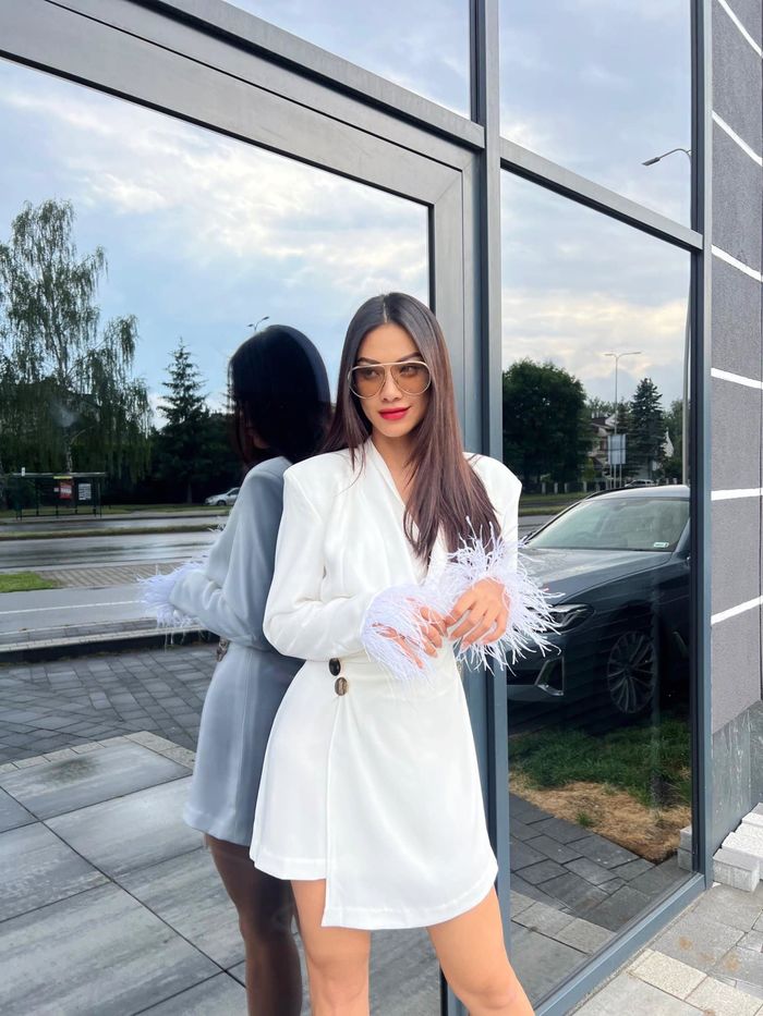 Kim Duyên tiếp tục bị tố diện váy nhái của siêu mẫu Gigi Hadid sau ồn ào sai kiến thức cơ bản - Hình 10