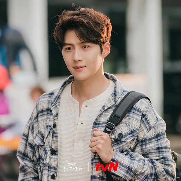 Kim Seon Ho vừa tái xuất đã phải nhập viện vì bệnh nặng hậu bê bối ép bạn gái phá thai - Hình 2