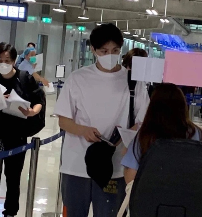 Kim Seon Ho vừa tái xuất đã phải nhập viện vì bệnh nặng hậu bê bối ép bạn gái phá thai - Hình 4