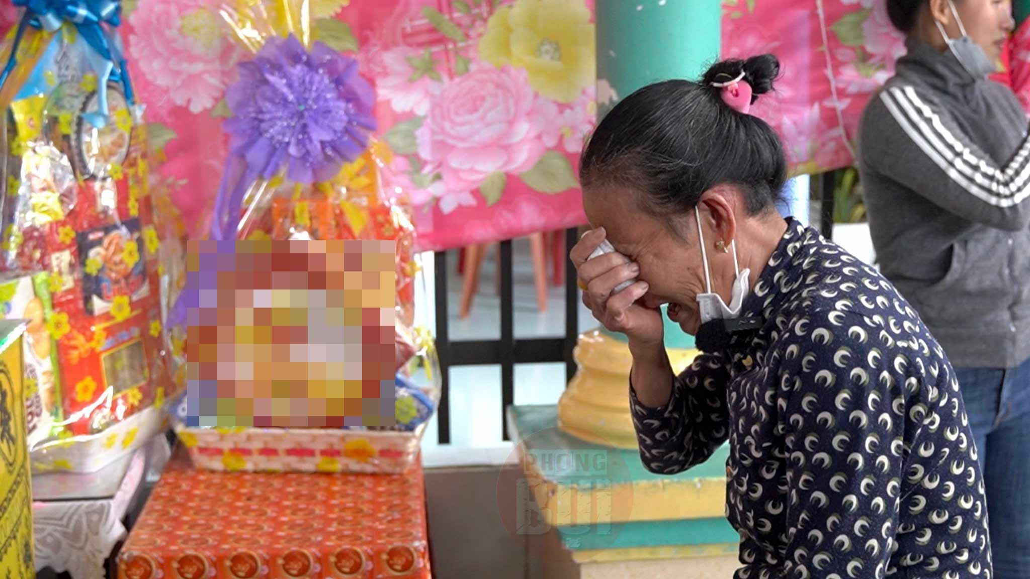 Người mẹ khóc nghẹn đón tro cốt con trai từ Campuchia trở về: Con đã về thật rồi - Hình 2