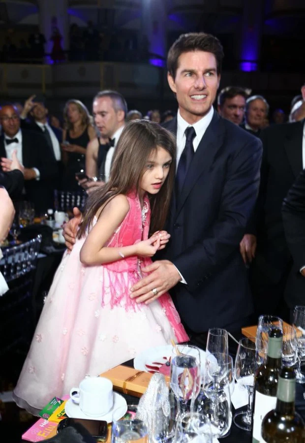 Harper Beckham đáng yêu đón sinh nhật tuổi 11, Suri Cruise gây bão nhan sắc ở tuổi 16 - Hình 8