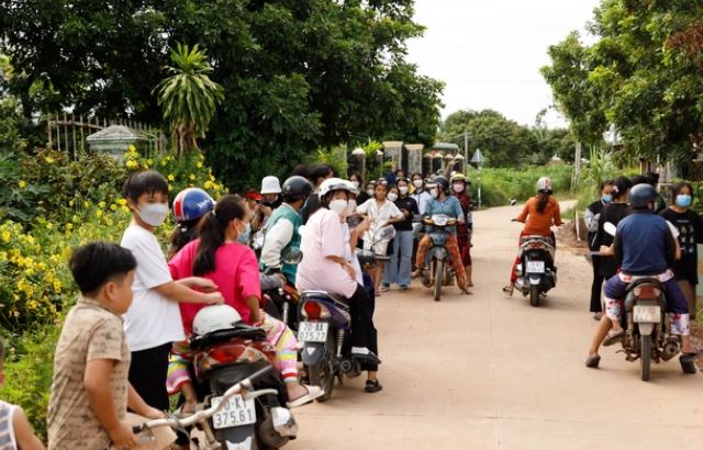 Hoa hậu Ngọc Châu về quê sau khi đăng quang, mẹ ruột nấu nhiều món ngon chiêu đãi con gái - Hình 6