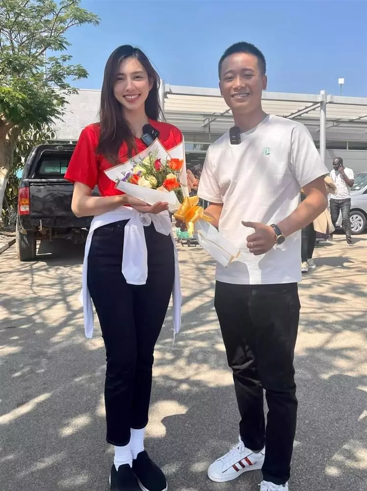 Thùy Tiên - Quang Linh Vlogs bị đào lại hậu trường chụp ảnh cực ngọt, nàng còn nũng nịu bên chàng - Hình 1