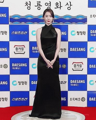 Yoona 3 lần gây sốt tại Oscar Hàn Quốc nhờ sắc vóc tựa tiên nữ giáng trần, riêng 1 năm phá cách thì lại gặp sự cố - Hình 5