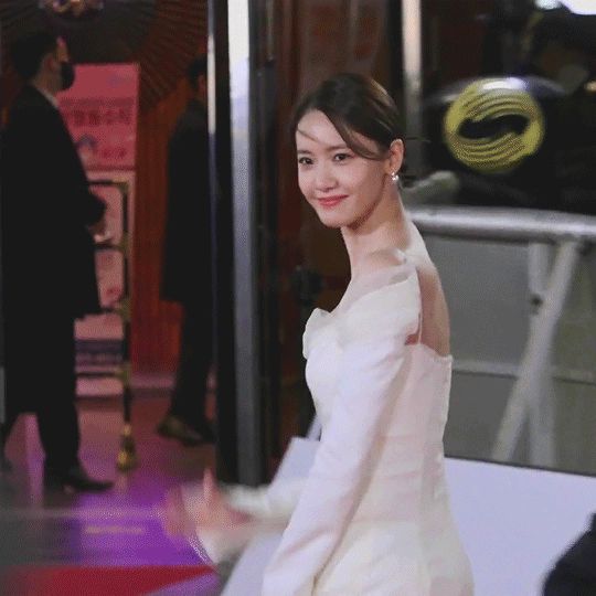 Yoona 3 lần gây sốt tại Oscar Hàn Quốc nhờ sắc vóc tựa tiên nữ giáng trần, riêng 1 năm phá cách thì lại gặp sự cố - Hình 23