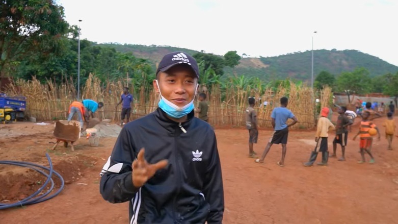 Quang Linh Vlog: Chàng thợ xây nằm mơ cũng không ngờ được đẩy thuyền cùng Hoa hậu - Hình 5
