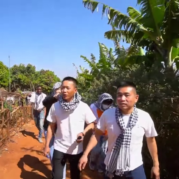 Thùy Tiên bất ngờ gửi lời cảm ơn ngọt ngào đến Quang Linh Vlogs sau khi dân tình đẩy thuyền - Hình 12