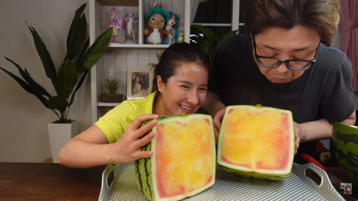 Bà Nhân Vlog gây sốc vì chi 3 triệu chỉ để mua 1 quả dưa hấu về review - Hình 3