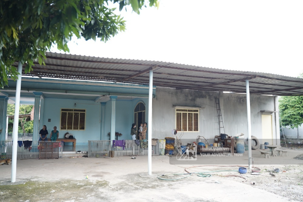 Cận cảnh phòng ngủ HH Ngọc Châu: Không giường, chỉ có 1 tấm nệm nhỏ, vách tường ố vàng - Hình 3