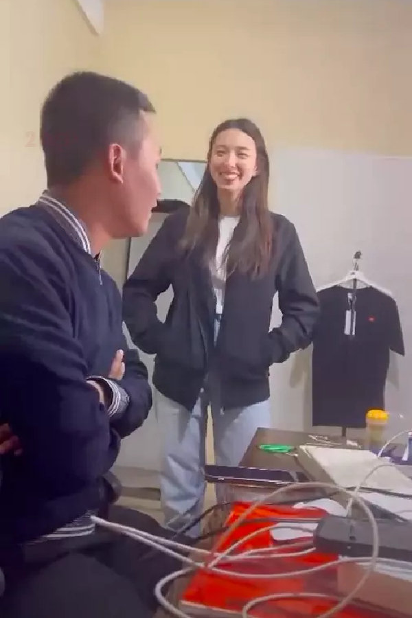 Hoa hậu Thùy Tiên 'bóc' Quang Linh Vlog là người có 2 nhân cách: Tiết lộ chuyện ít ai biết ở Angola - Hình 6