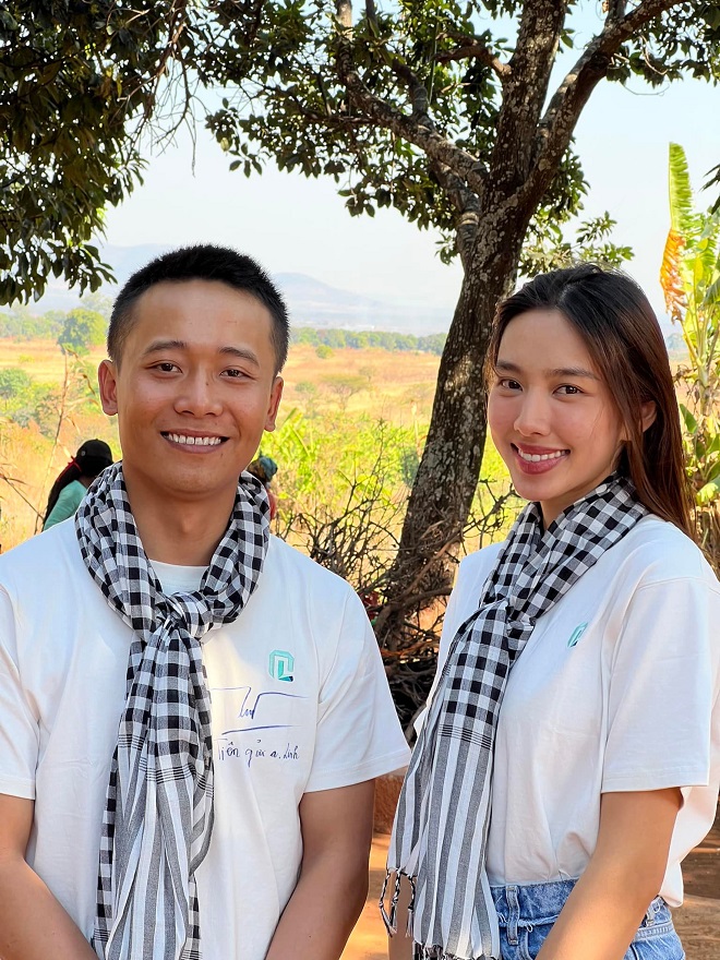 Hoa hậu Thùy Tiên 'bóc' Quang Linh Vlog là người có 2 nhân cách: Tiết lộ chuyện ít ai biết ở Angola - Hình 9