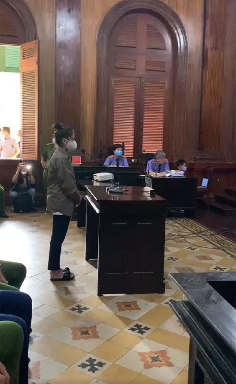 Xét xử vụ bạo hành bé gái 8 tuổi: Bị cáo Thái khai gia đình cấm cản kết hôn, có con chung với Trang - Hình 2