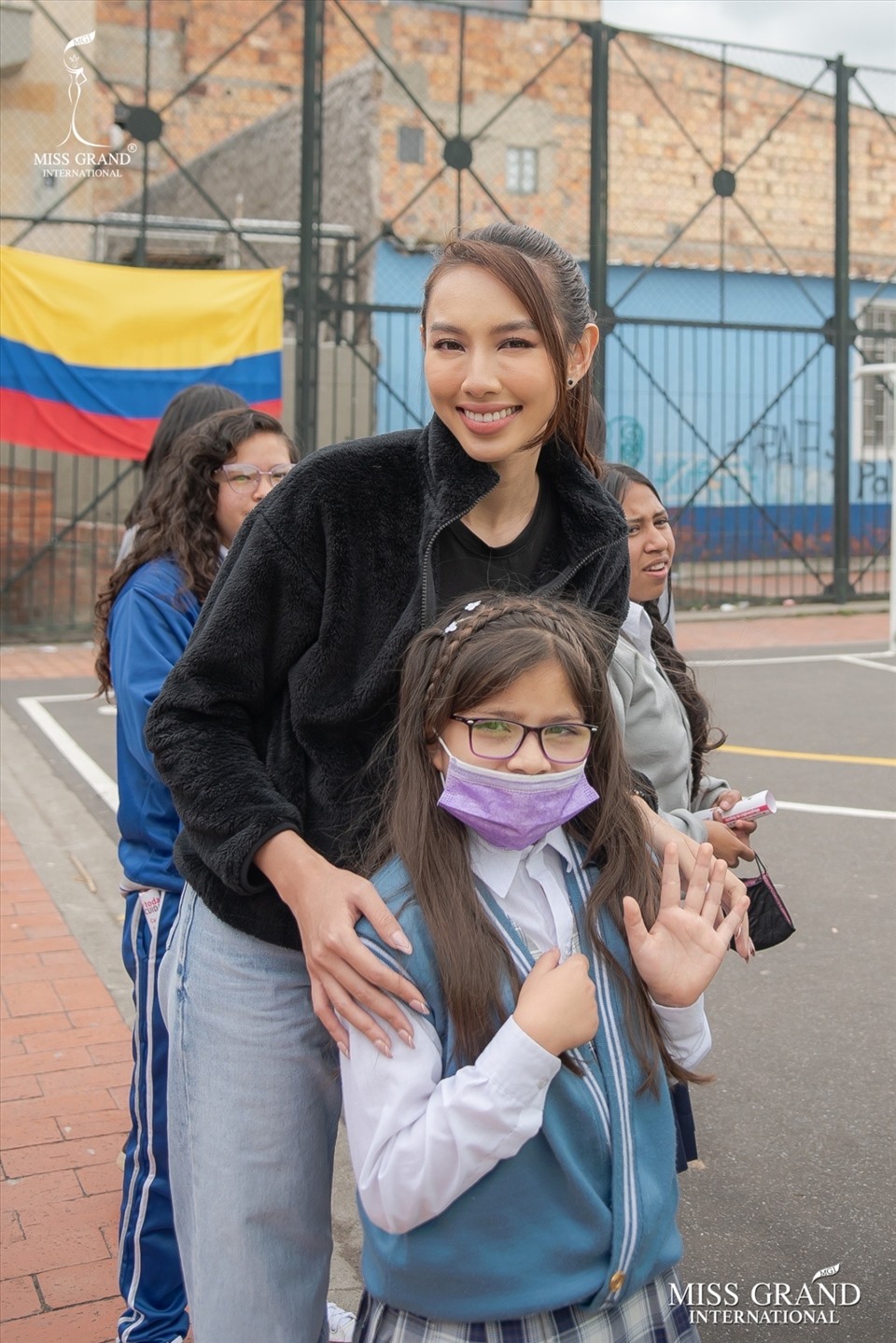 Rời xa vòng tay Quang Linh, Thùy Tiên tiếp tục làm từ thiện tại trời Tây dù lịch trình dày đặc - Hình 11