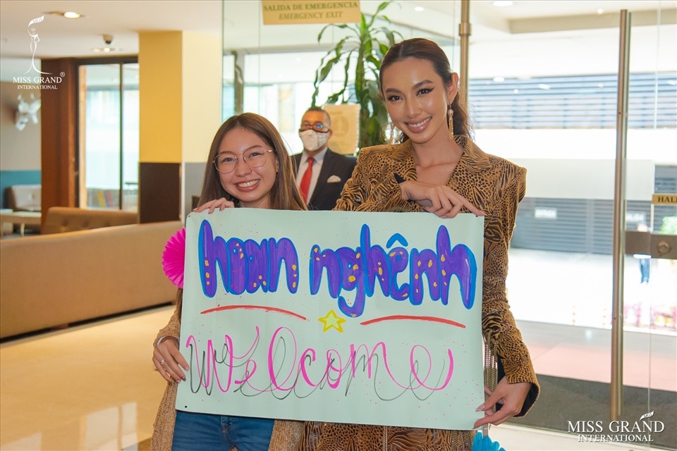 Rời xa vòng tay Quang Linh, Thùy Tiên tiếp tục làm từ thiện tại trời Tây dù lịch trình dày đặc - Hình 9