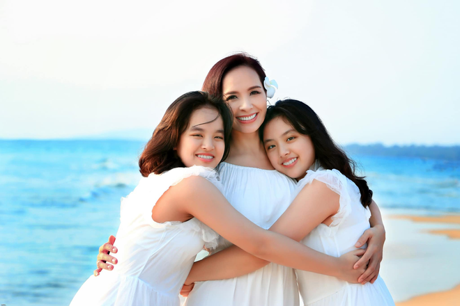 Suli và Suti - 2 ái nữ nhà siêu mẫu Thúy Hạnh trổ mã xinh đẹp - Hình 8