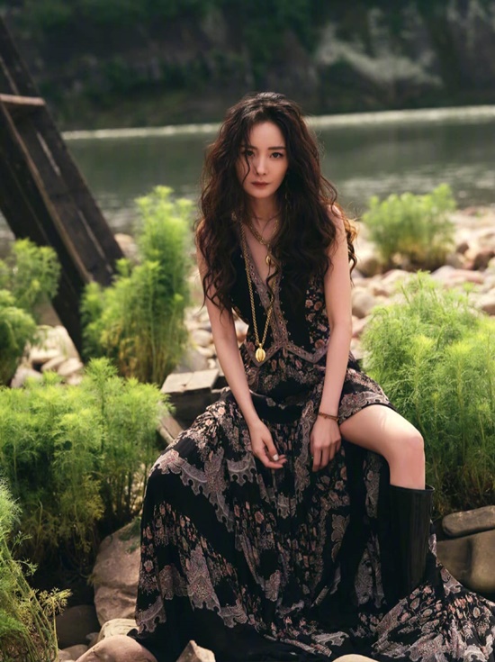 Triệu Lệ Dĩnh - Dương Mịch - Angelababy - Những 'bà hoàng dập phốt' đỉnh nhất Cbiz - Hình 3