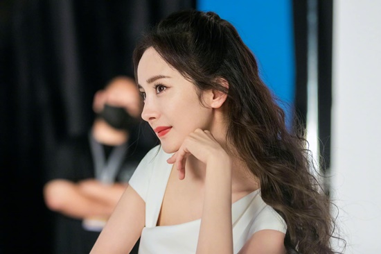 Triệu Lệ Dĩnh - Dương Mịch - Angelababy - Những 'bà hoàng dập phốt' đỉnh nhất Cbiz - Hình 1