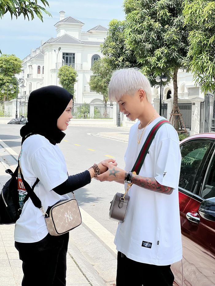 Đạt Villa luyện thanh, tập hát để làm ca sĩ, khán giả hoảng hồn vì giọng hát live gây lú - Hình 7