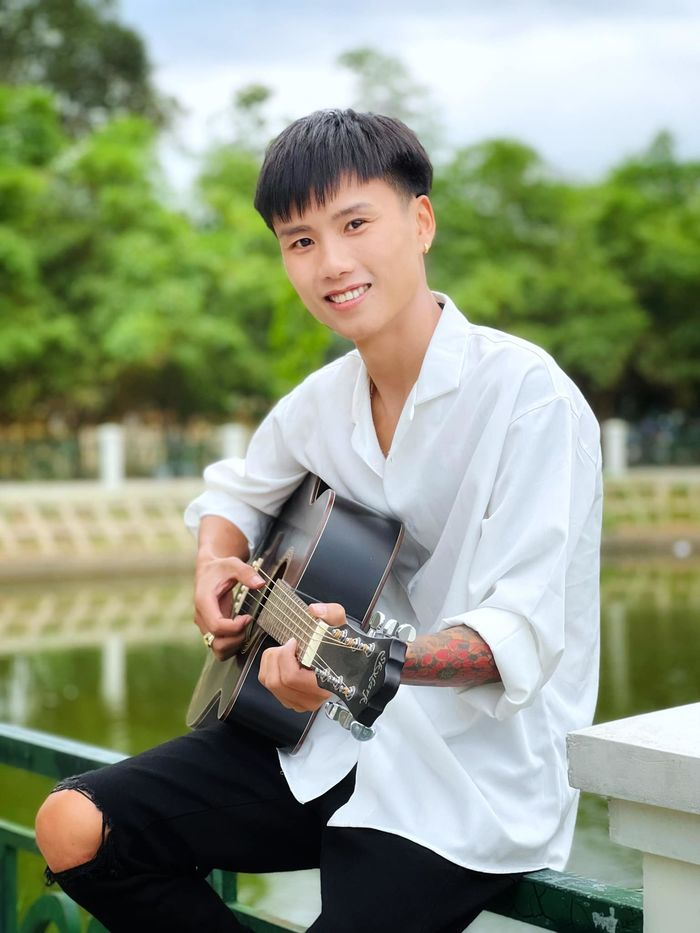 Đạt Villa luyện thanh, tập hát để làm ca sĩ, khán giả hoảng hồn vì giọng hát live gây lú - Hình 3