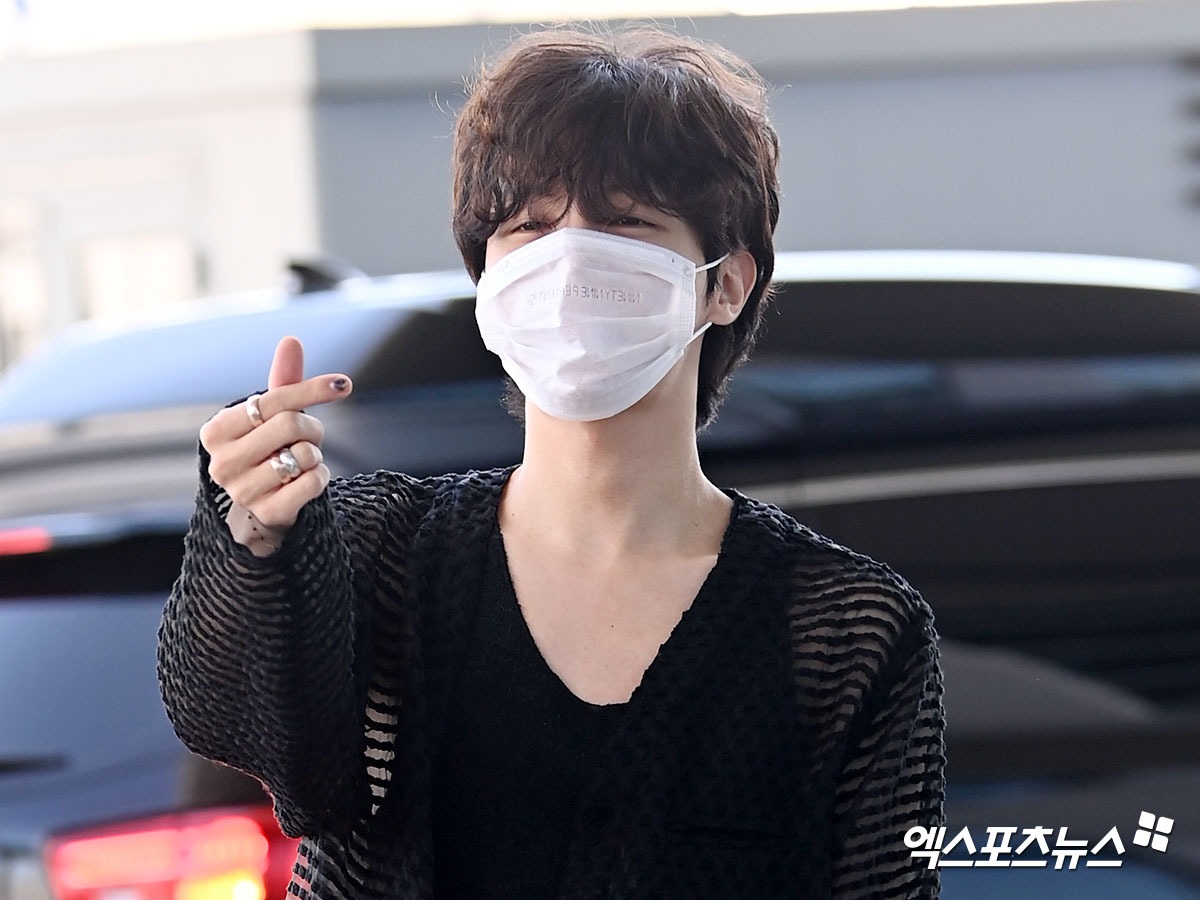 J-Hope (BTS) xuất hiện với diện mạo độc lạ, bay sang Mỹ diễn Lollapalooza - Hình 4