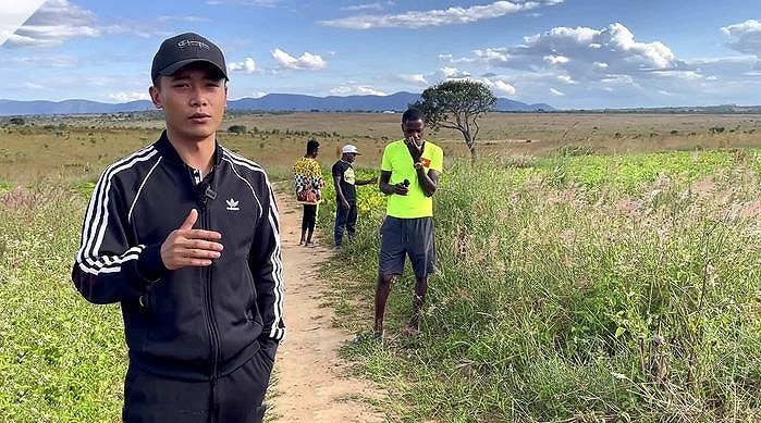 Thùy Tiên tuyên bố chỉ là bạn của nhau, Quang Linh Vlog phản ứng bất ngờ! - Hình 6