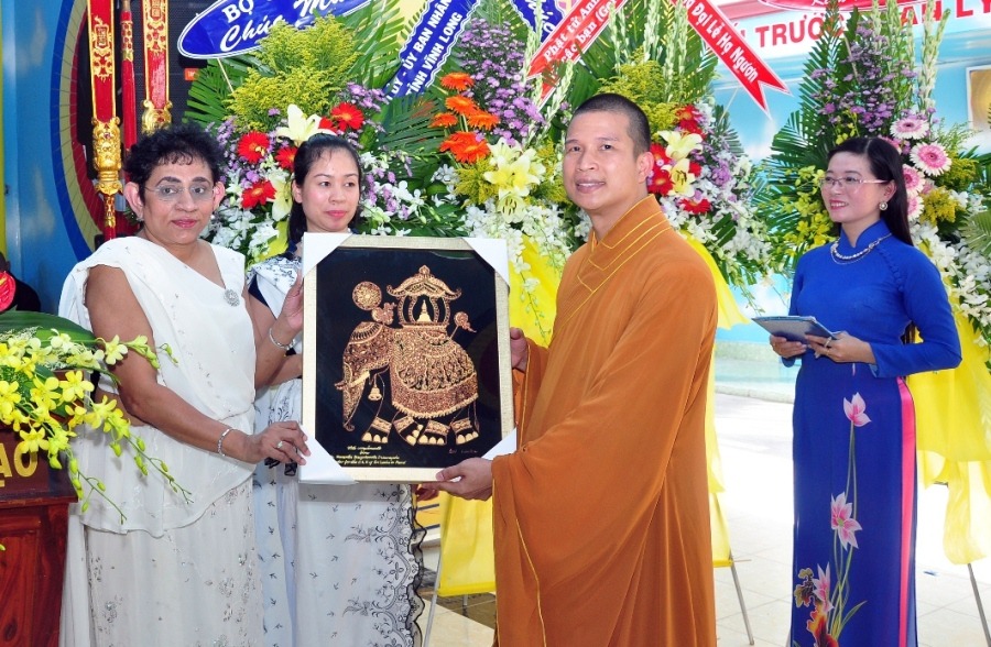 Cựu trụ trì chùa Vĩnh Long chung thân vì lừa đảo 68 tỷ: Đề nghị hủy bỏ Huân chương lao động - Hình 1