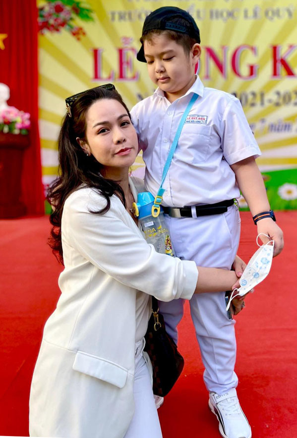 Nhật Kim Anh tái hợp cùng chồng cũ đưa con trai đi du lịch, nhìn nhóc tì biểu cảm đáng yêu - Hình 17