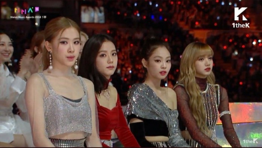 BLACKPINK bị chỉ trích nặng nề vì có hành động thiếu tôn trọng BTS - Hình 2