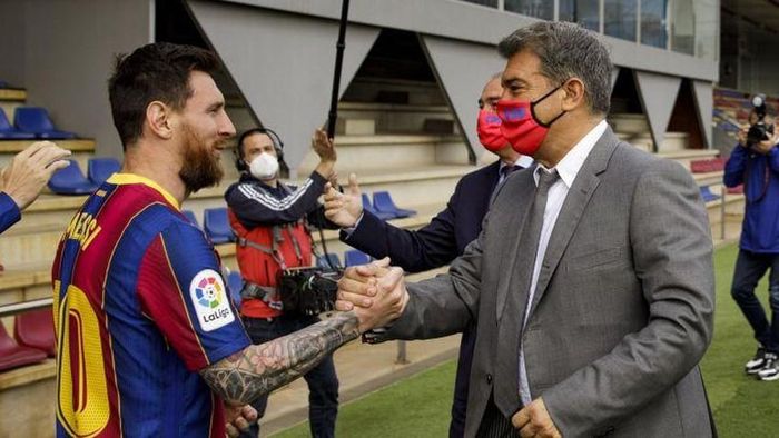 Chủ tịch và sao Barca mong Messi trở lại Camp Nou - Hình 2