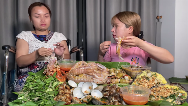 Quỳnh Trần JP đưa Sa đi dự sự kiện, cậu bé có biểu cảm gây sốt khi gặp sao Việt - Hình 10