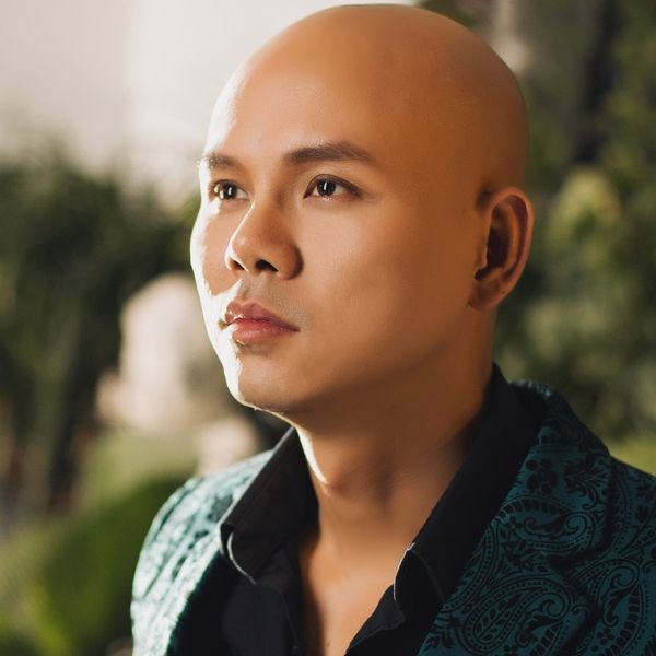 Phan Đình Tùng - chàng ca sĩ đặc biệt từ ngoại hình đến tài năng - Hình 3