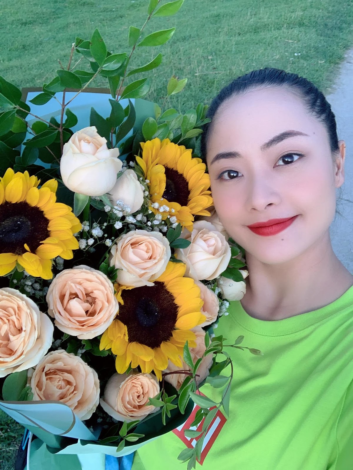 Thạch Thu Huyền - Mỹ nhân từng hôn Hồng Đăng đến chảy máu môi và cuộc sống hiện tại gây bất ngờ - Hình 9