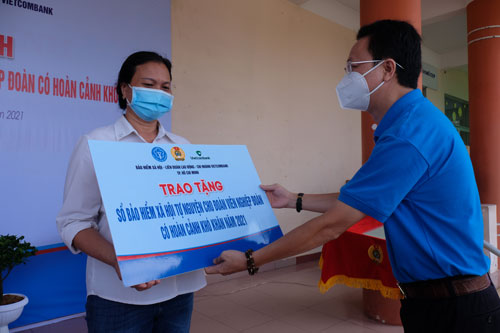 2,2 tỉ đồng chăm lo cho đoàn viên nghiệp đoàn khó khăn - Hình 1