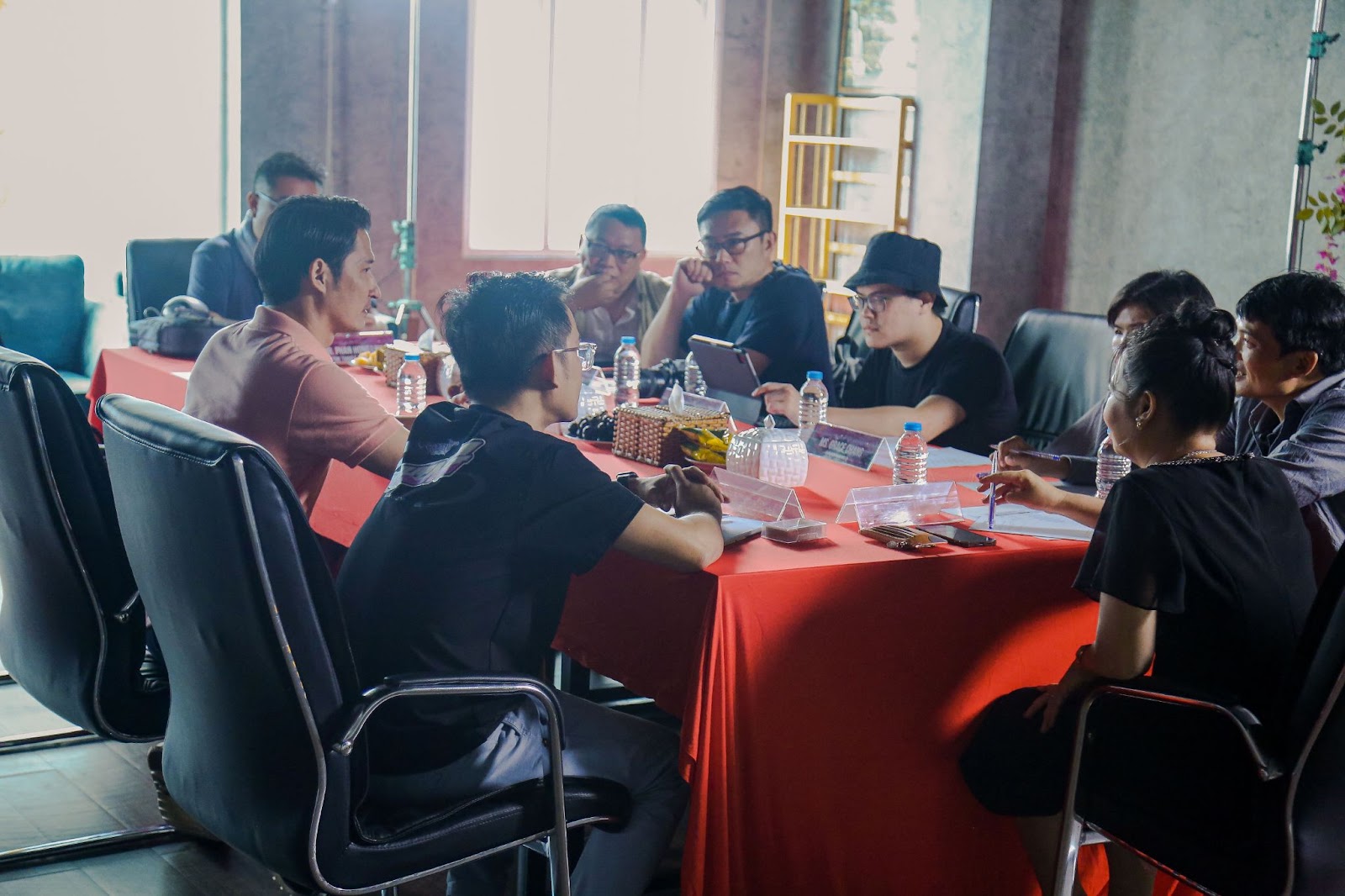 Diễn viên Huy Khánh không ngại học tiếng Trung, thay đổi ngoại hình để trúng vai từ ê-kíp nước ngoài - Hình 1