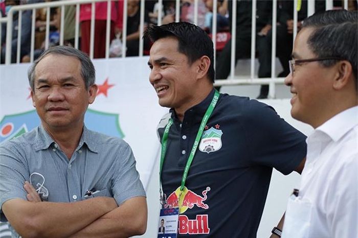 HAGL: Khi bầu Đức giải oan cho Kiatisak - Hình 2