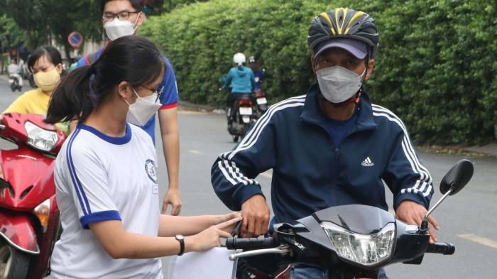 Hình ảnh thí sinh thi tốt nghiệp THPT 2022 bước vào ngày thi đầu tiên - Hình 5