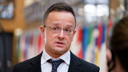 Hungary giải thích lý do không viện trợ vũ khí cho Ukraine - Hình 1