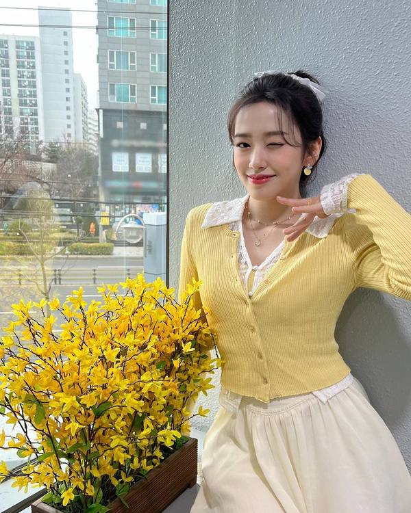 Idol nữ Gen 4 biến hóa từ nữ tính sang soái tỷ với khí chất đỉnh cao - Hình 14