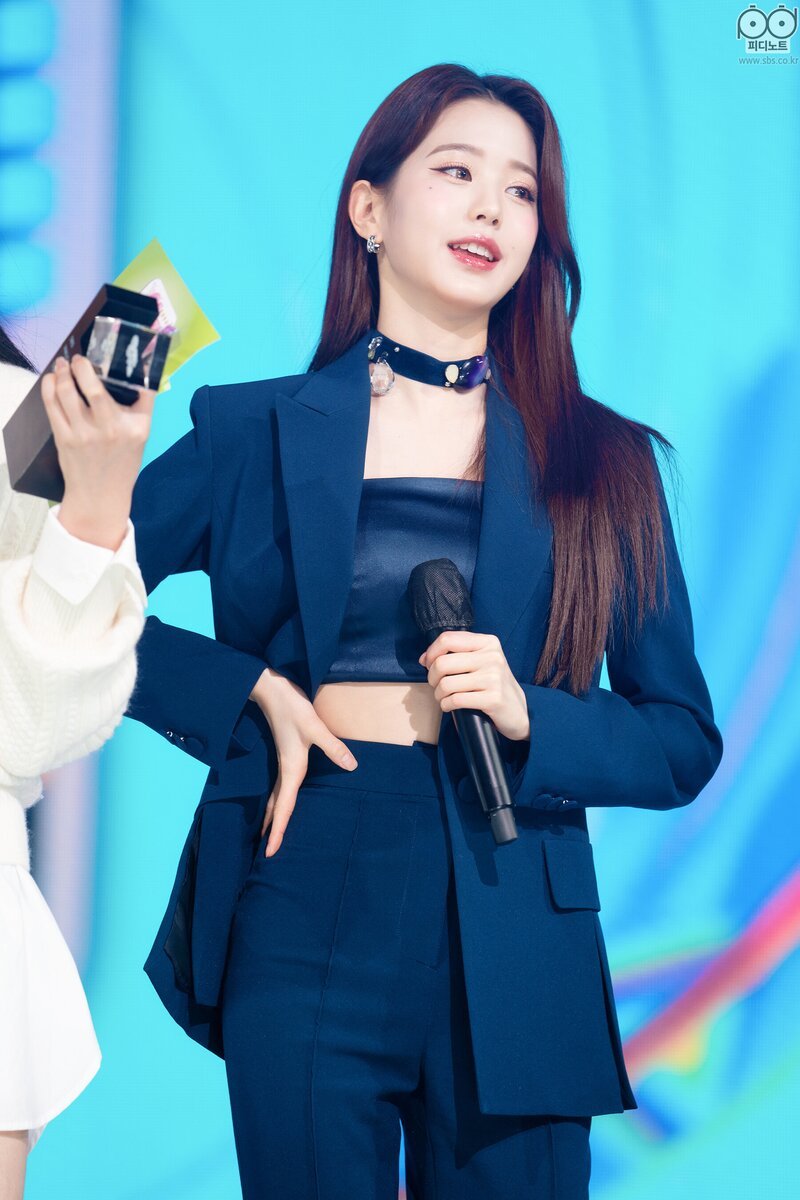 Idol nữ Gen 4 biến hóa từ nữ tính sang soái tỷ với khí chất đỉnh cao - Hình 13