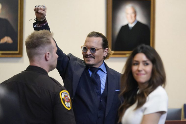 Johnny Depp kín tiếng hơn hậu thắng kiện - Hình 1