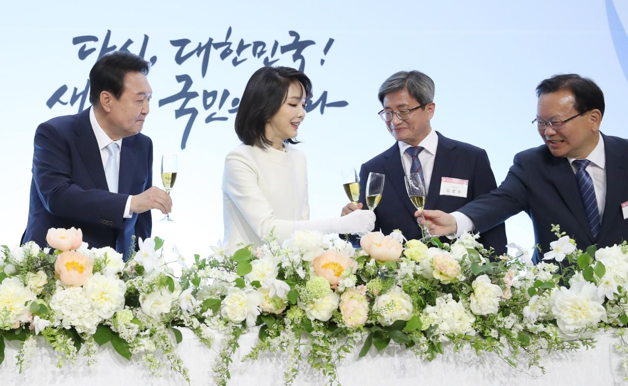 Kim Keon Hee - đệ nhất phu nhân Hàn Quốc đang gây sốt MXH vì phong cách độc đáo - Hình 8