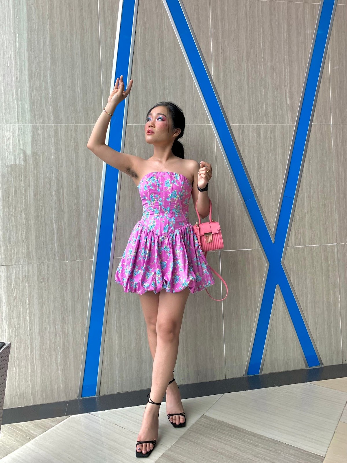 Lê Thụy lên đồ nóng bỏng, khoe lông nách rậm như rừng Amazon: Nghĩ vậy là hài? - Hình 2