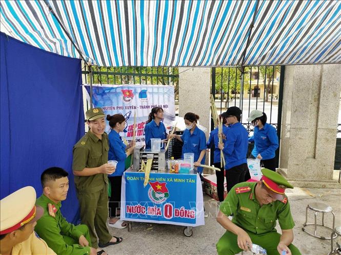 Nước mía 0 đồng giải nhiệt cho thí sinh - Hình 1