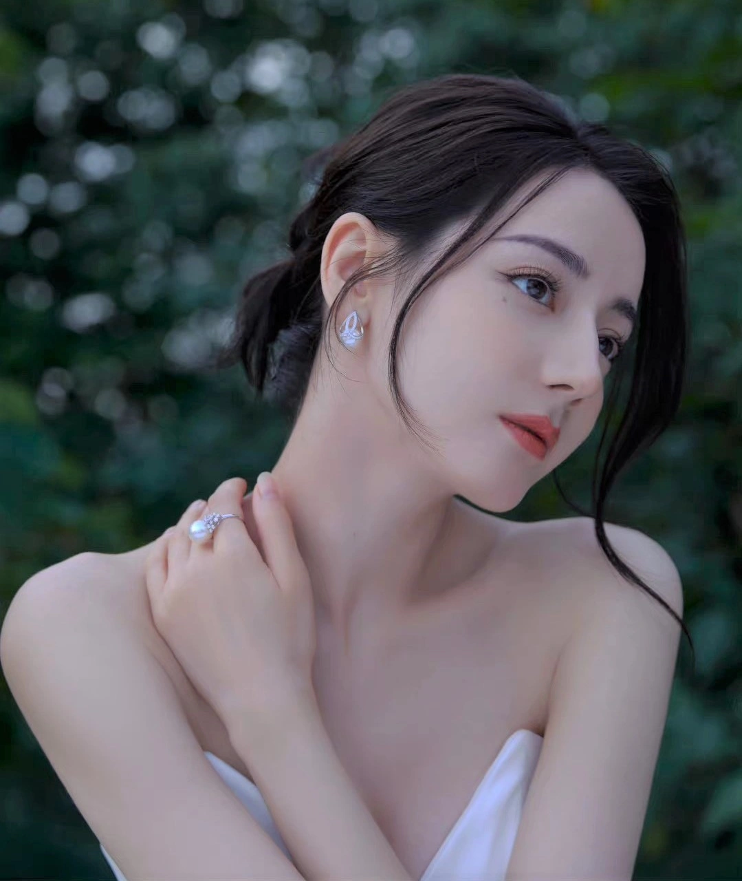 Địch Lệ Nhiệt Ba vượt mặt đàn chị trở thành nữ nghệ sĩ Trung Quốc duy nhất được quốc tế công nhận - Hình 6