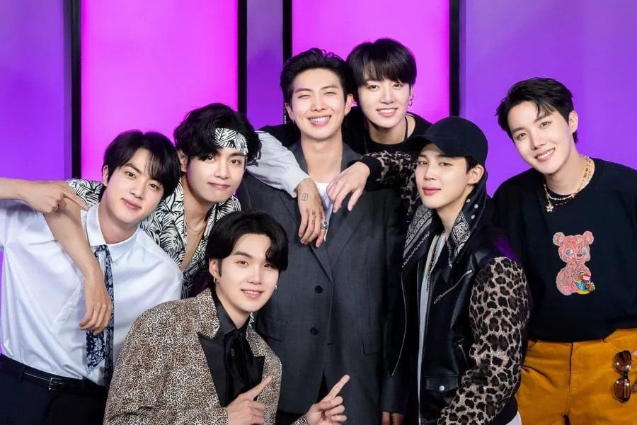 BTS lọt TOP 1 bảng xếp hạng danh giá, BLACKPINK 'ra chuồng gà' vì lý do khó hiểu - Hình 1